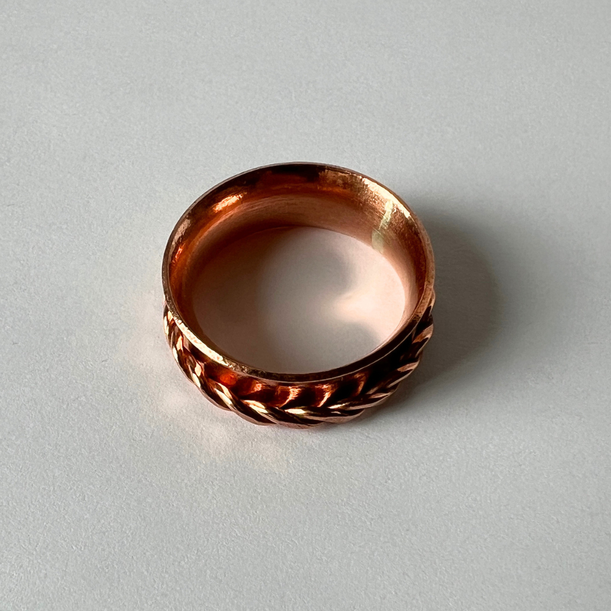 Handgjord fidgetring/spinnring i koppar, Rastlös ro - Bild 2
