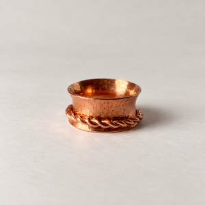 Handgjord fidgetring/spinnerring i koppar, Rastlös ro 2, Omsmyckat