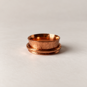Handgjord fidgetring/spinnerring i koppar, Rastlös ro 3, Omsmyckat