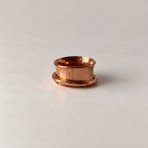 Handgjord fidgetring/spinnerring i koppar, Rastlös ro 5, Omsmyckat